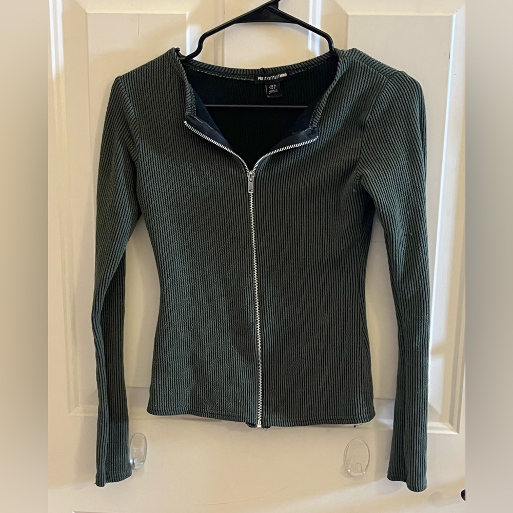 Woman’s Size 2 Pretty Little Thing Green Top